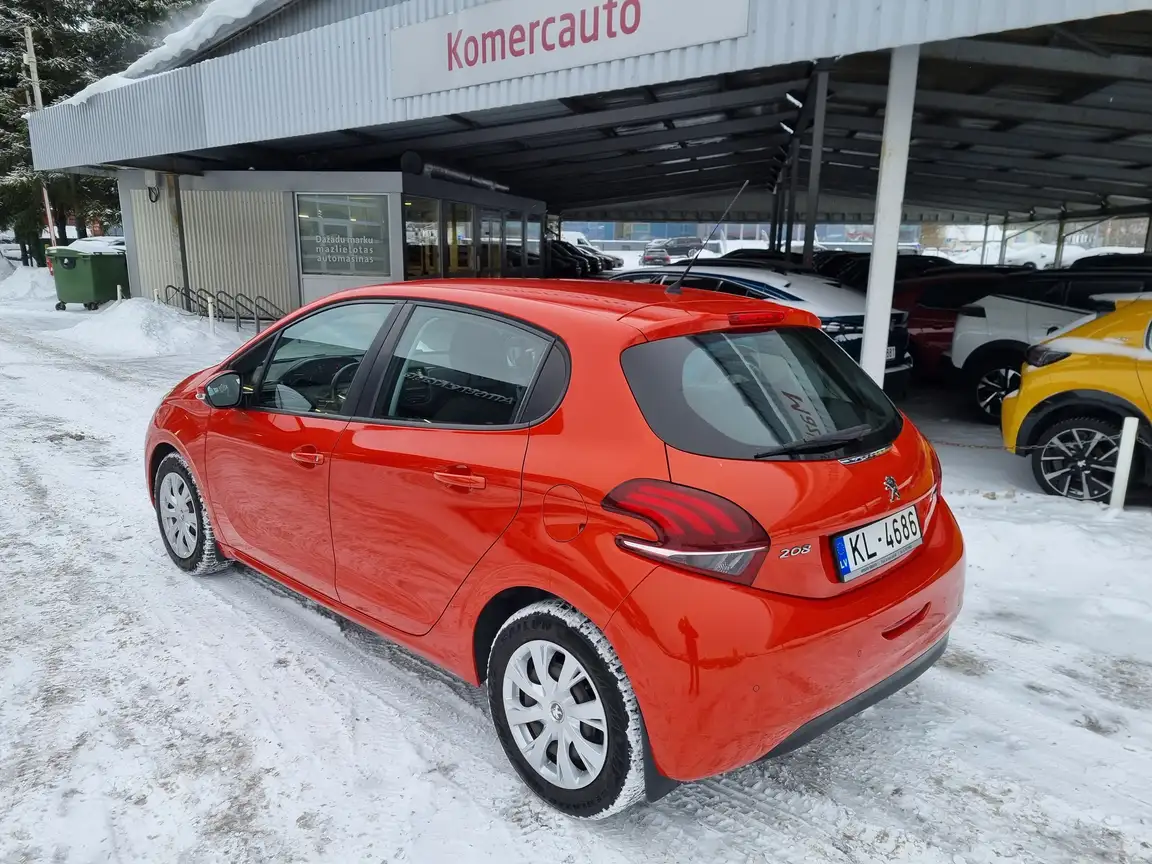 PEUGEOT 208