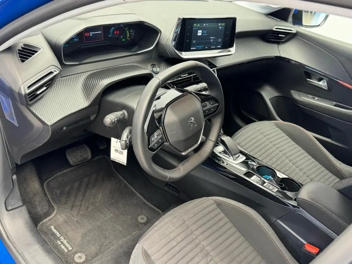 PEUGEOT 208