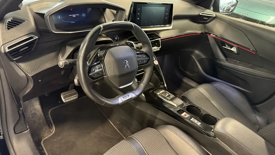 PEUGEOT 208