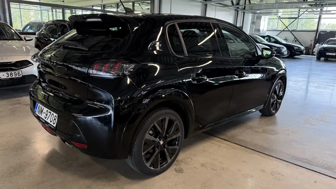 PEUGEOT 208