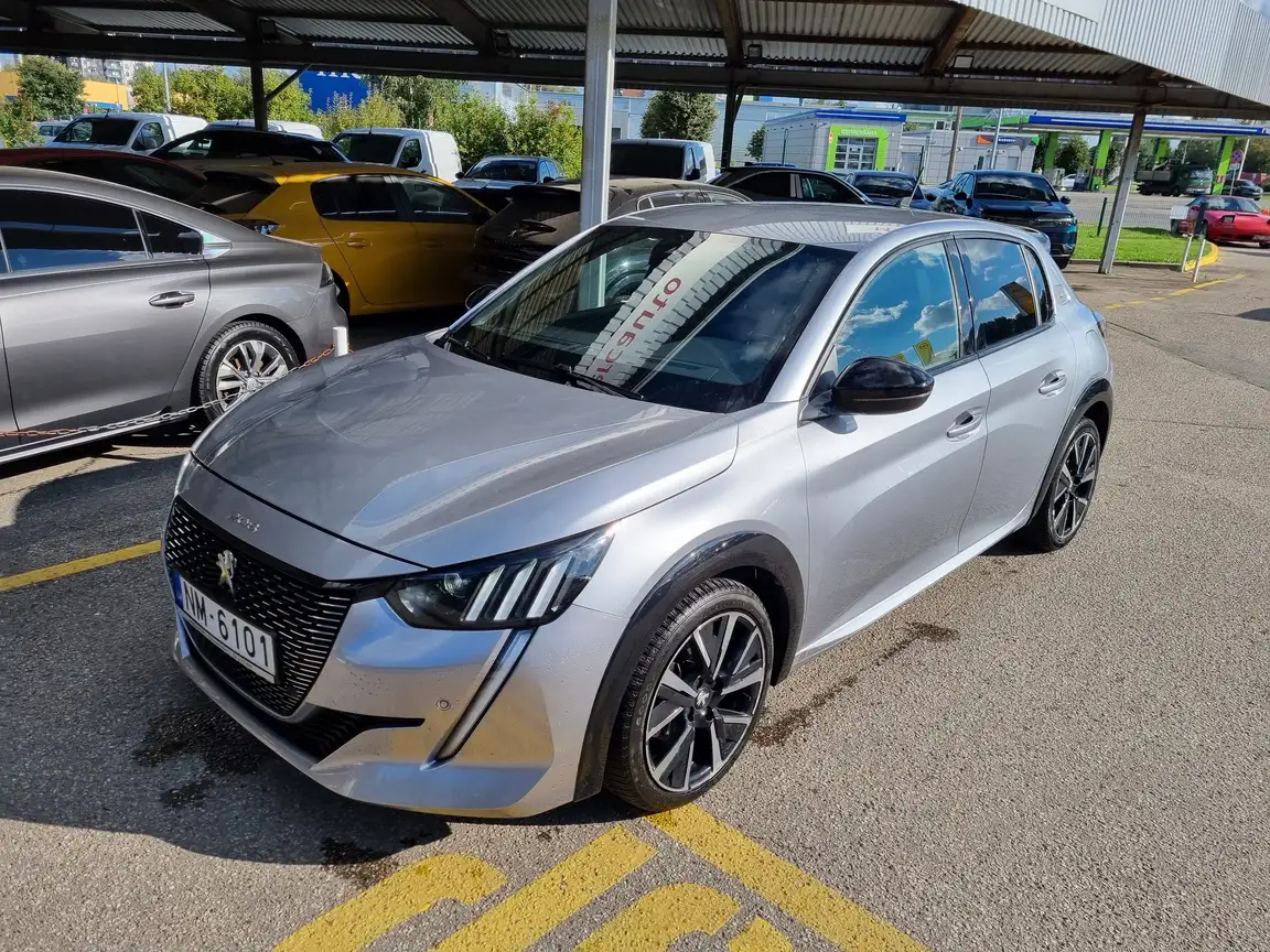 PEUGEOT 208