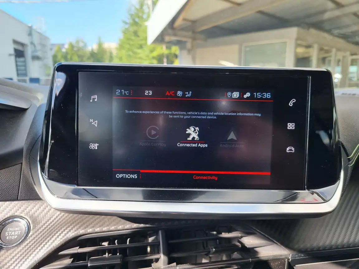 PEUGEOT 208