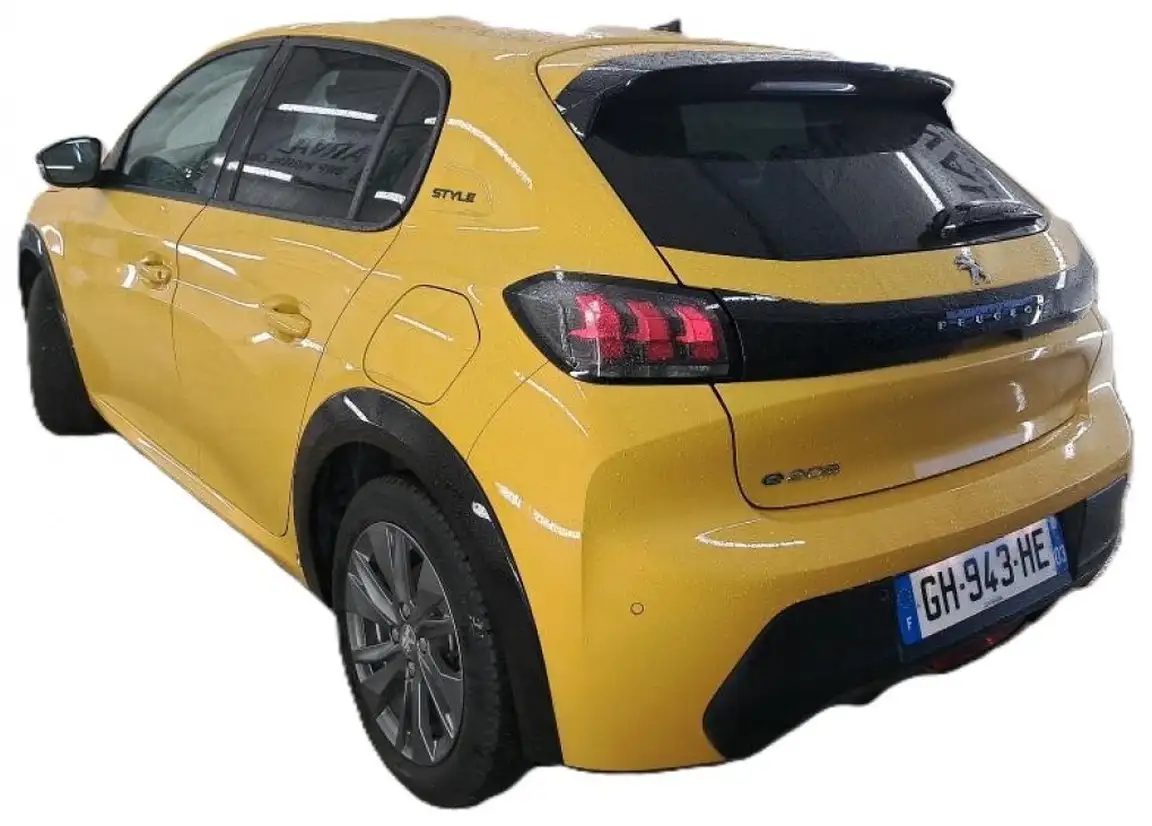 PEUGEOT 208