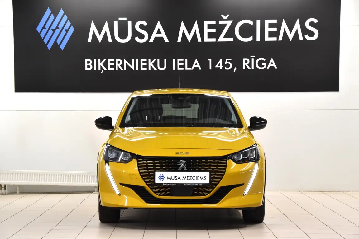 PEUGEOT 208