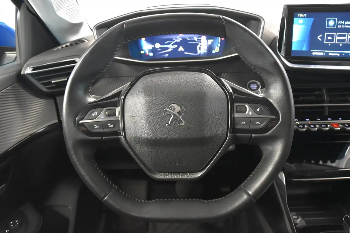 PEUGEOT 208