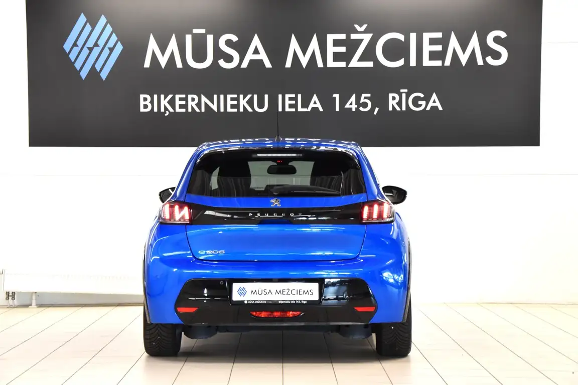 PEUGEOT 208