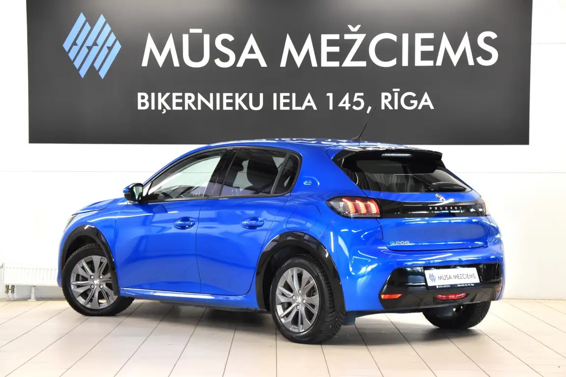 PEUGEOT 208