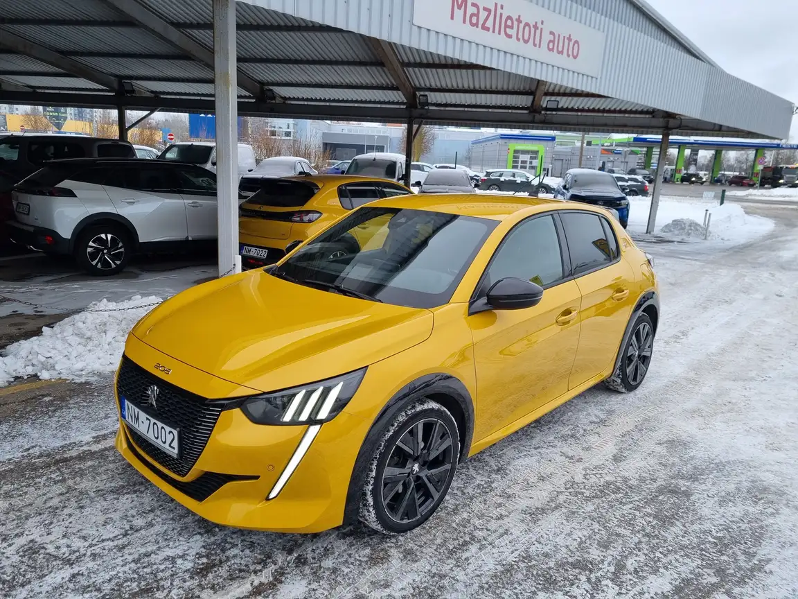 PEUGEOT 208