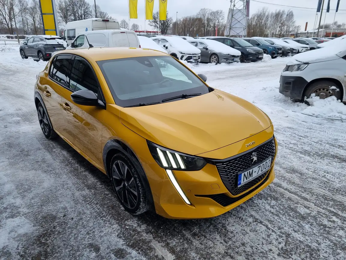 PEUGEOT 208