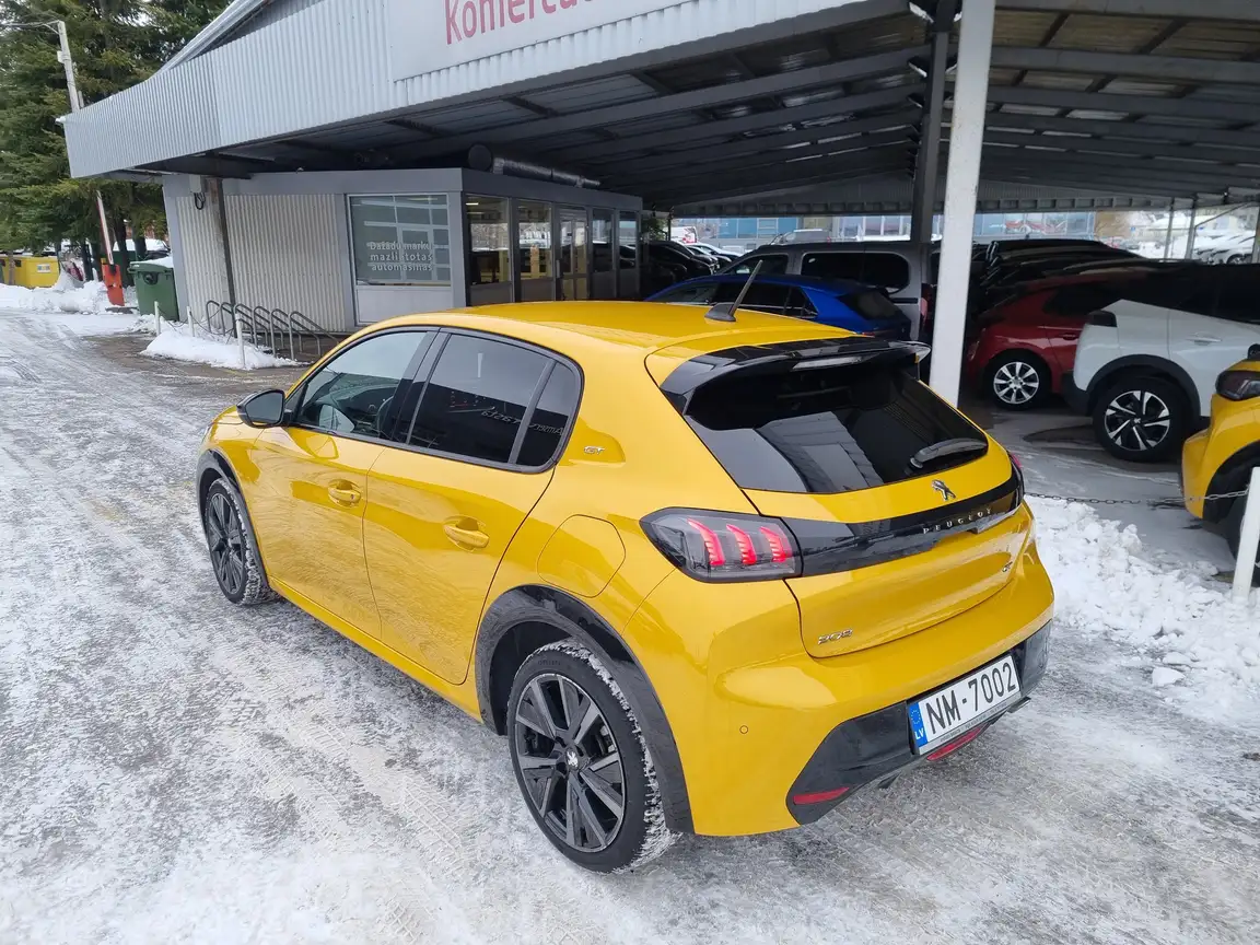 PEUGEOT 208