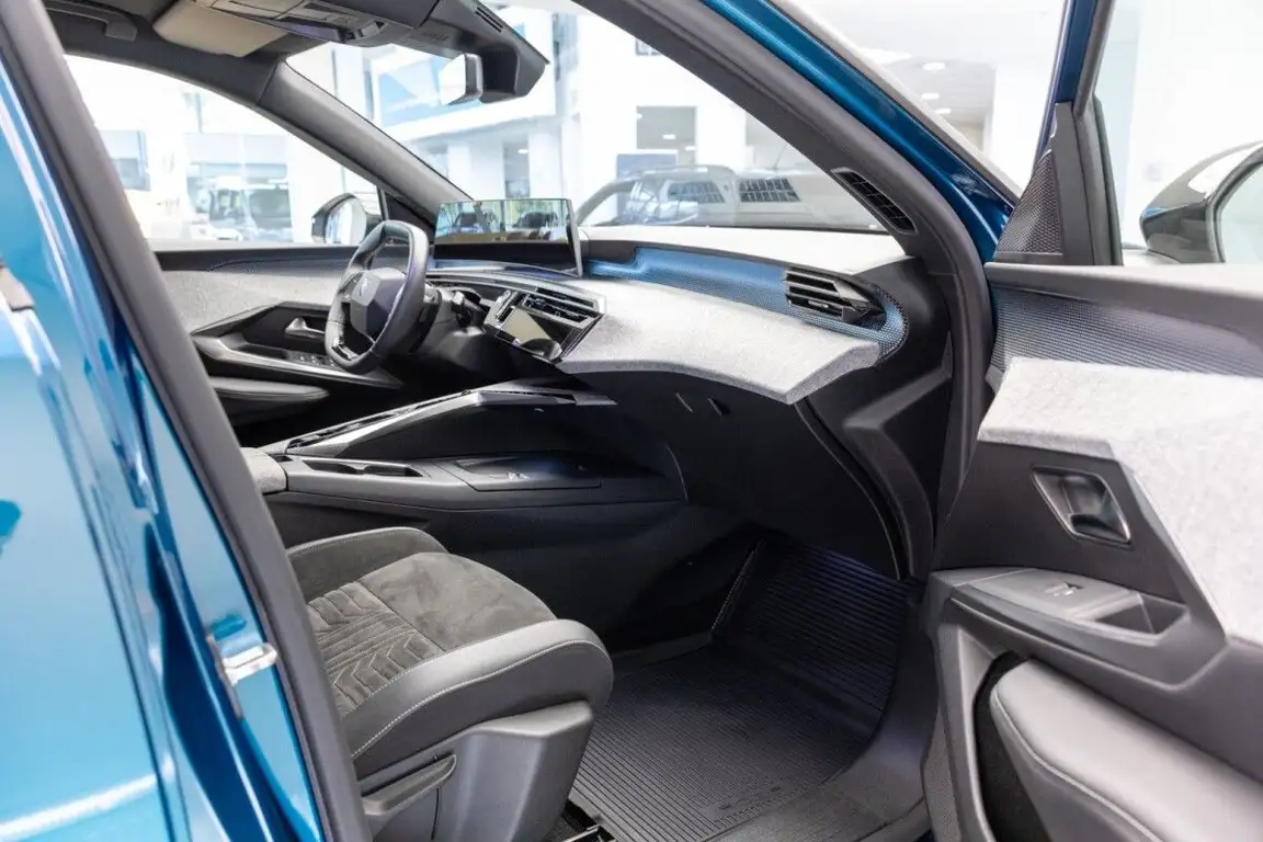 PEUGEOT 3008