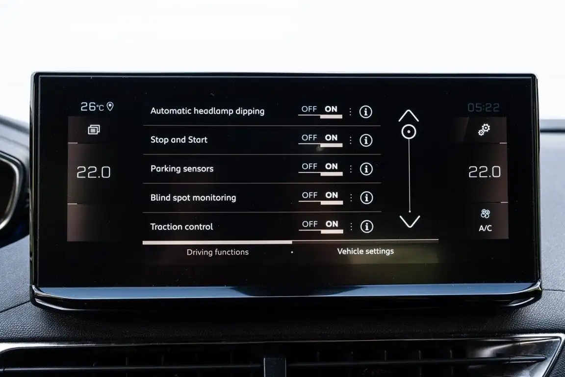 PEUGEOT 3008