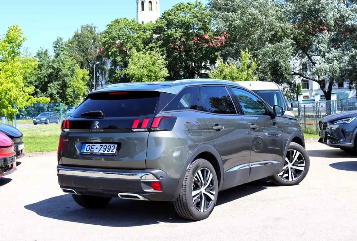 PEUGEOT 3008