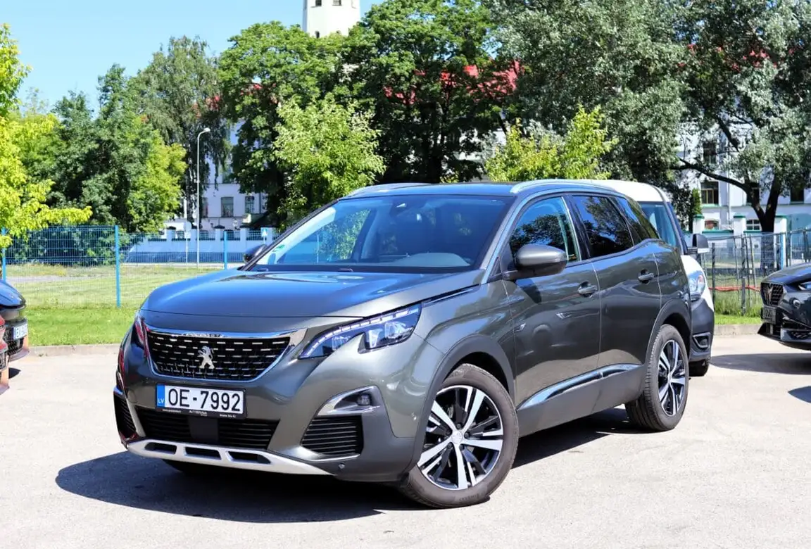 PEUGEOT 3008