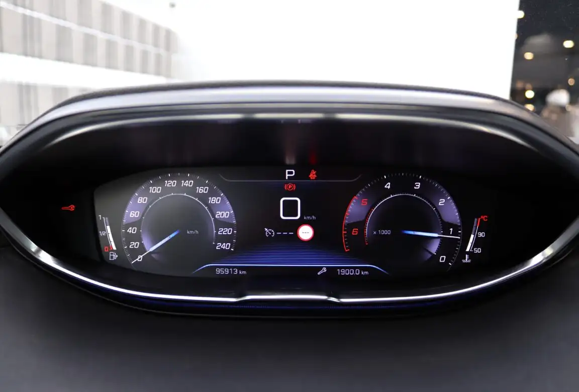 PEUGEOT 3008