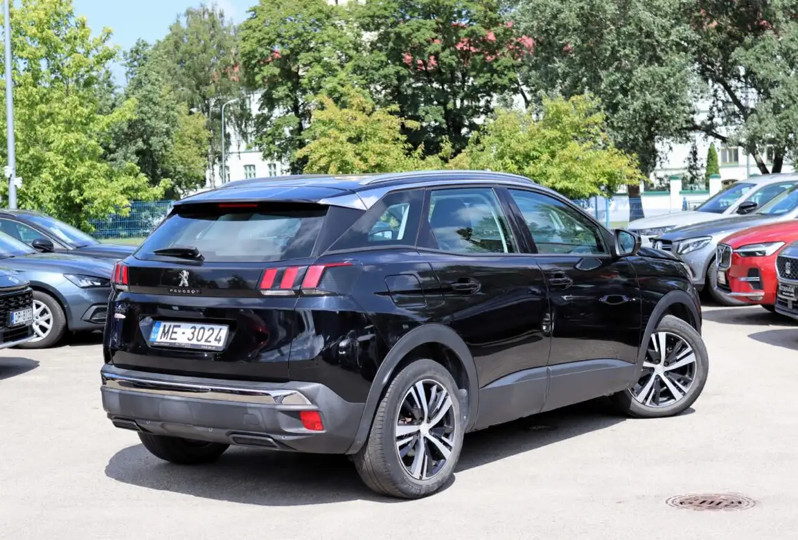 PEUGEOT 3008