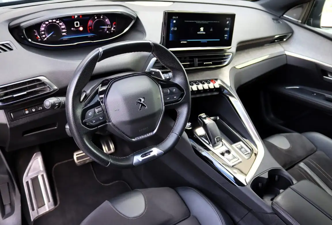 PEUGEOT 3008