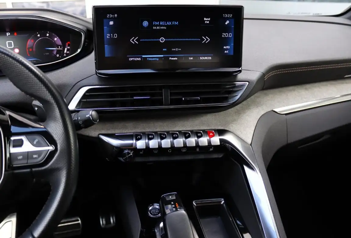 PEUGEOT 3008
