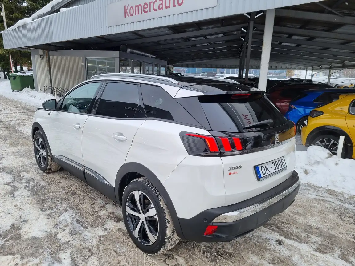 PEUGEOT 3008