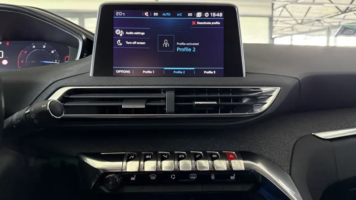PEUGEOT 3008