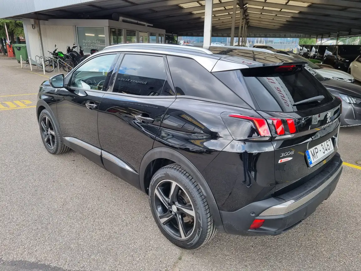 PEUGEOT 3008