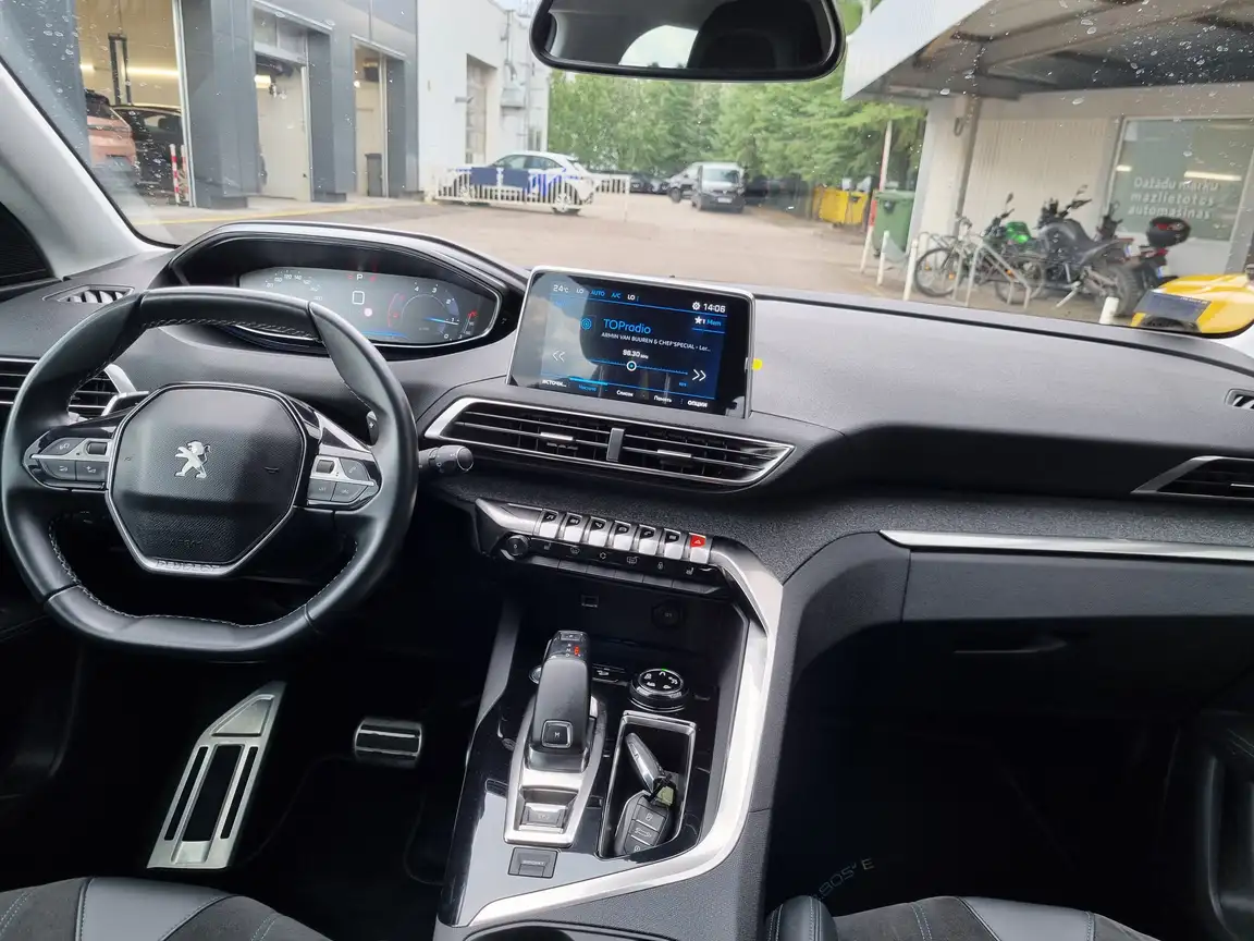 PEUGEOT 3008