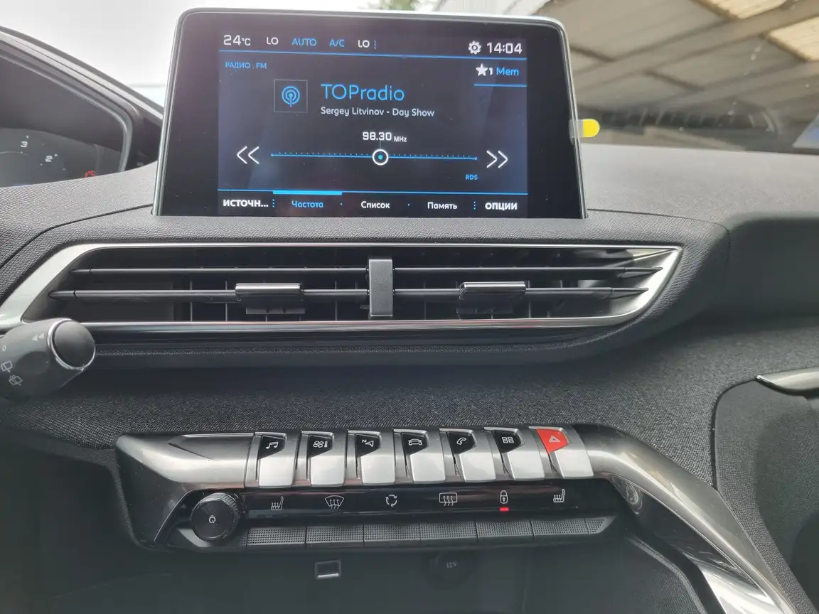 PEUGEOT 3008