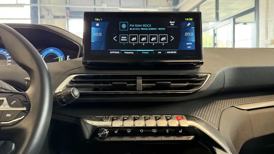PEUGEOT 3008