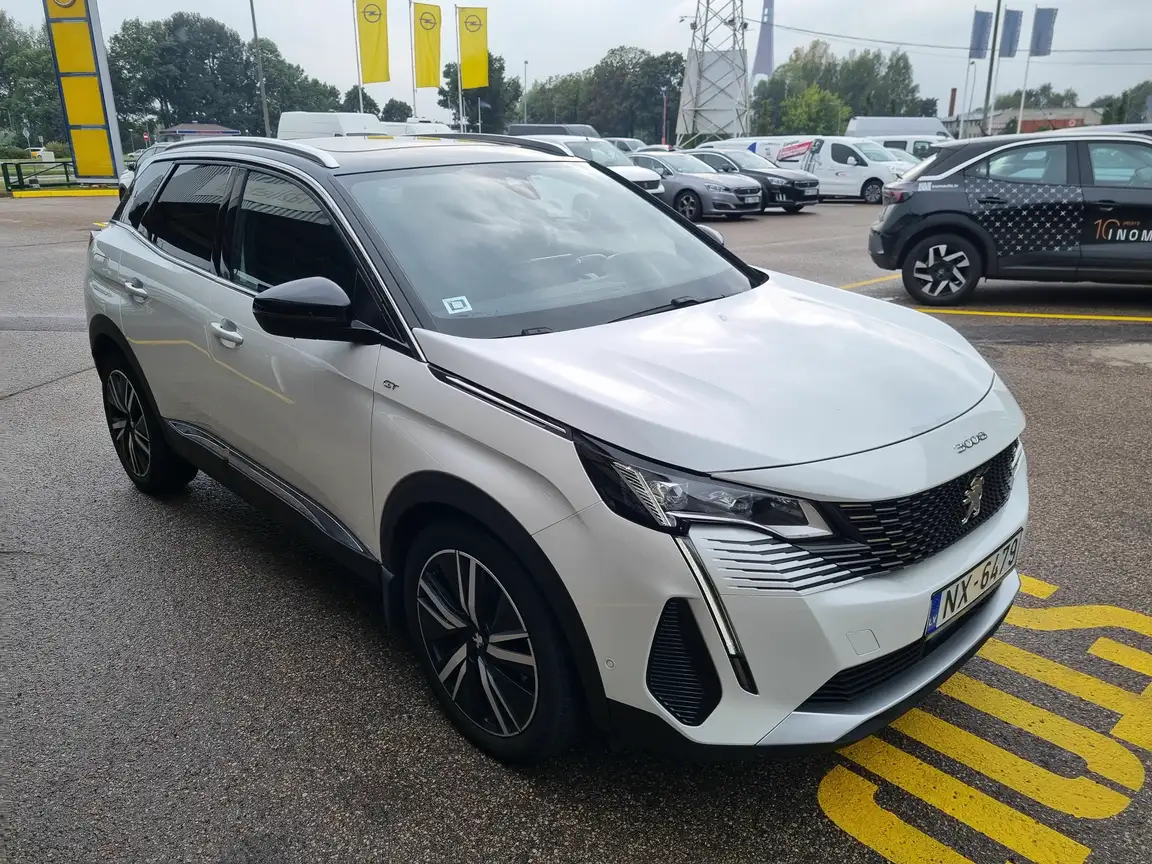 PEUGEOT 3008