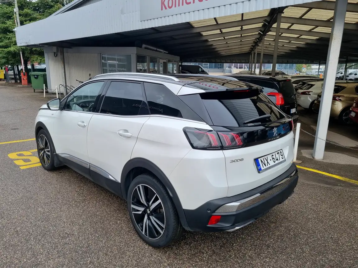 PEUGEOT 3008