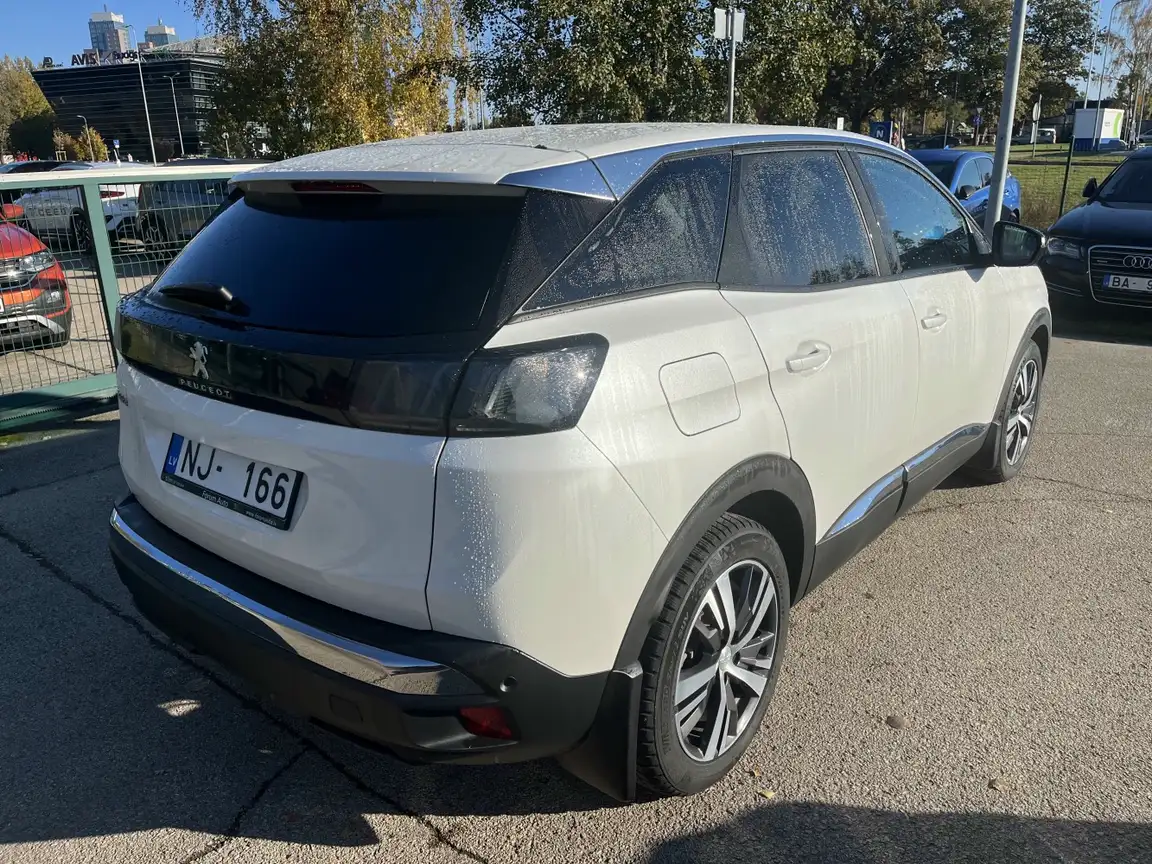 PEUGEOT 3008