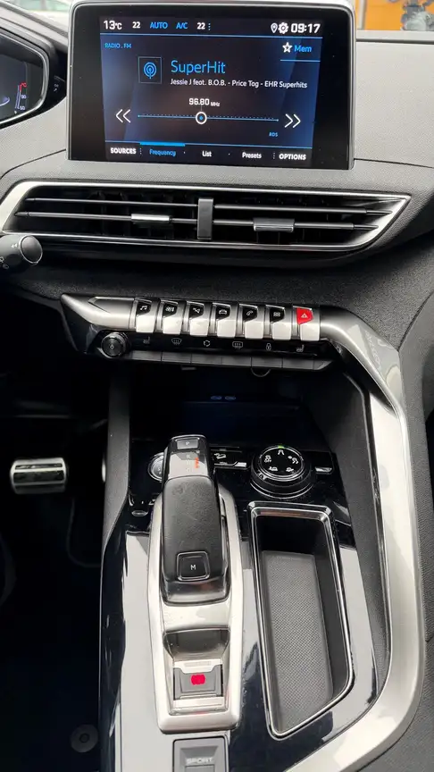 PEUGEOT 3008