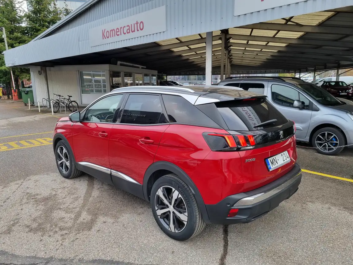 PEUGEOT 3008