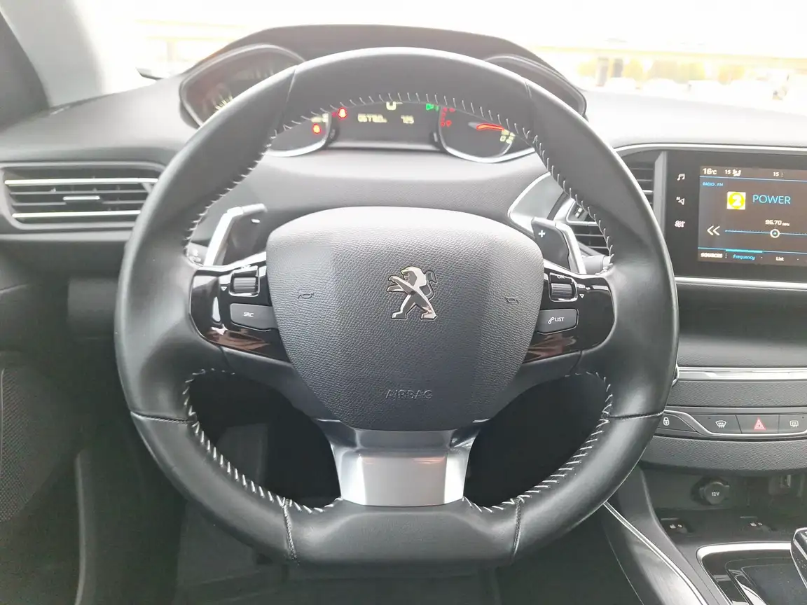 PEUGEOT 308