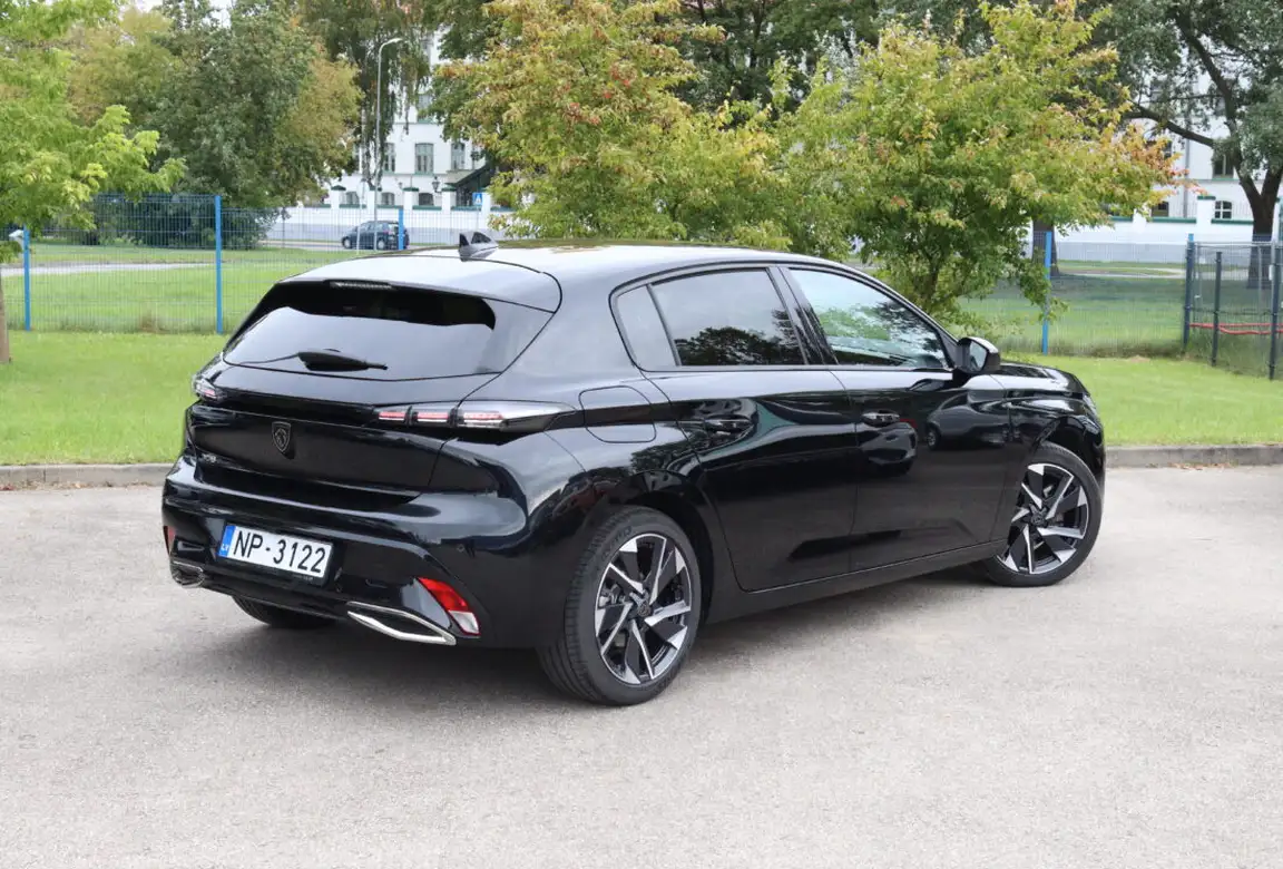 PEUGEOT 308