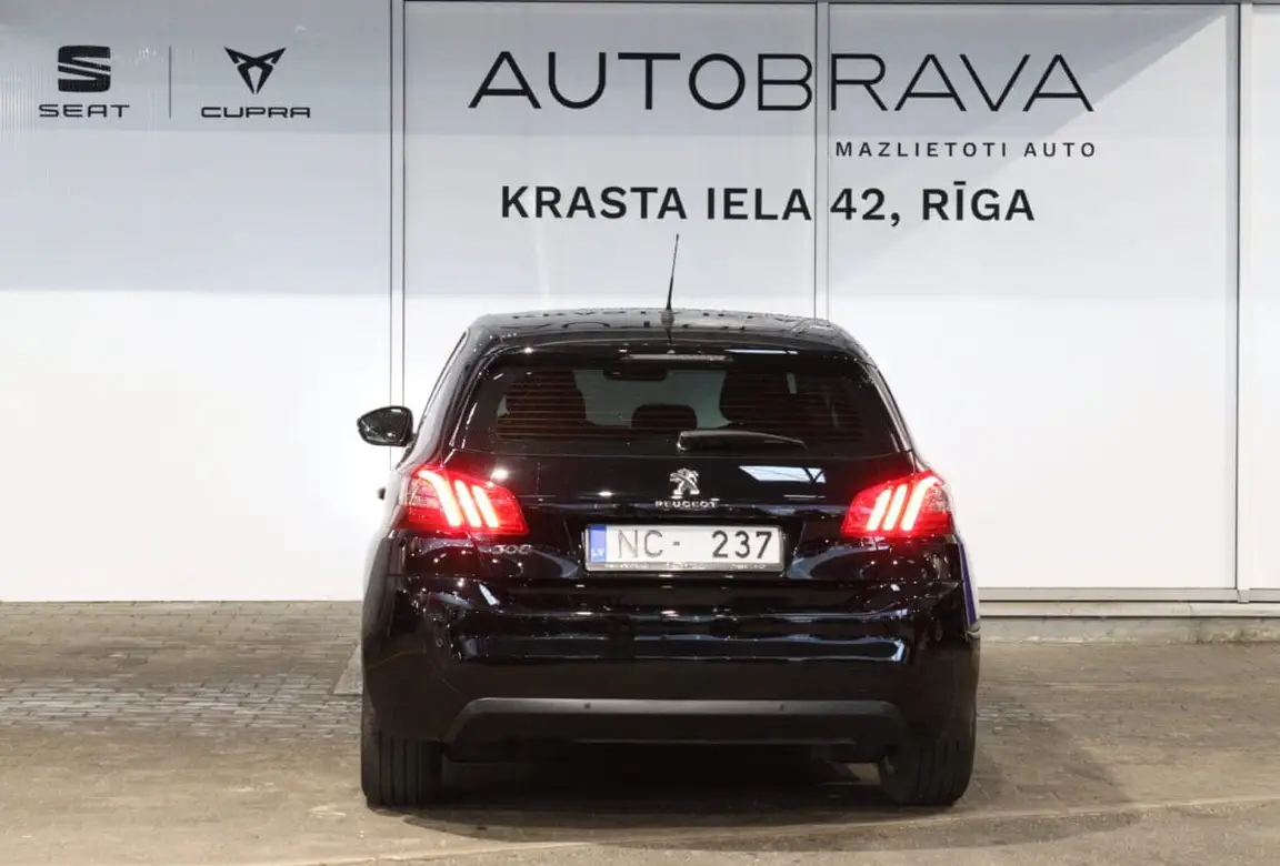 PEUGEOT 308