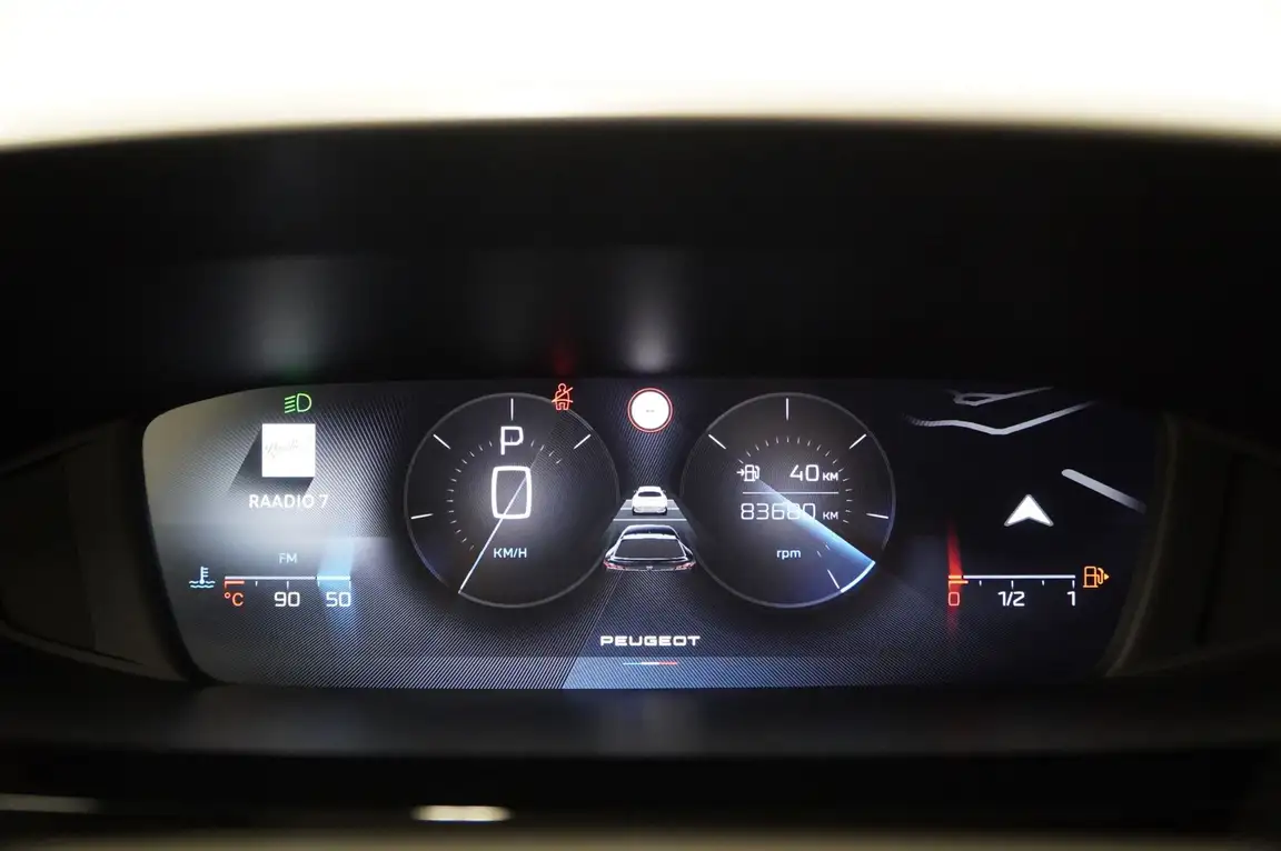PEUGEOT 408
