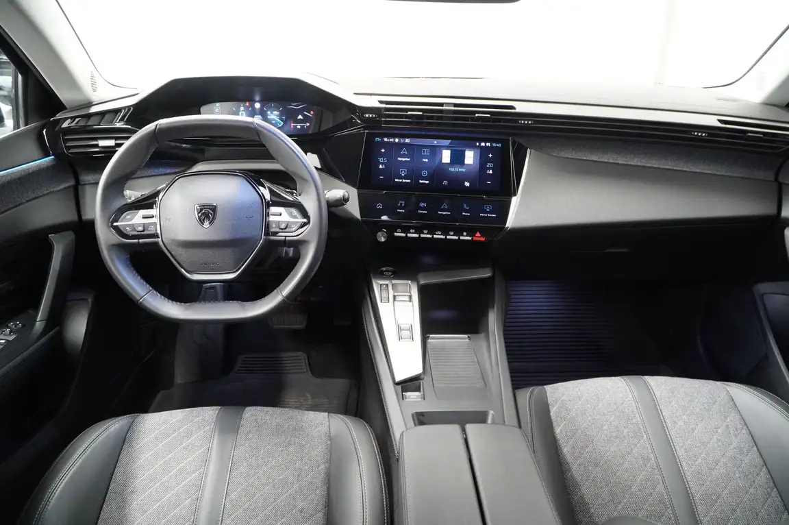 PEUGEOT 408