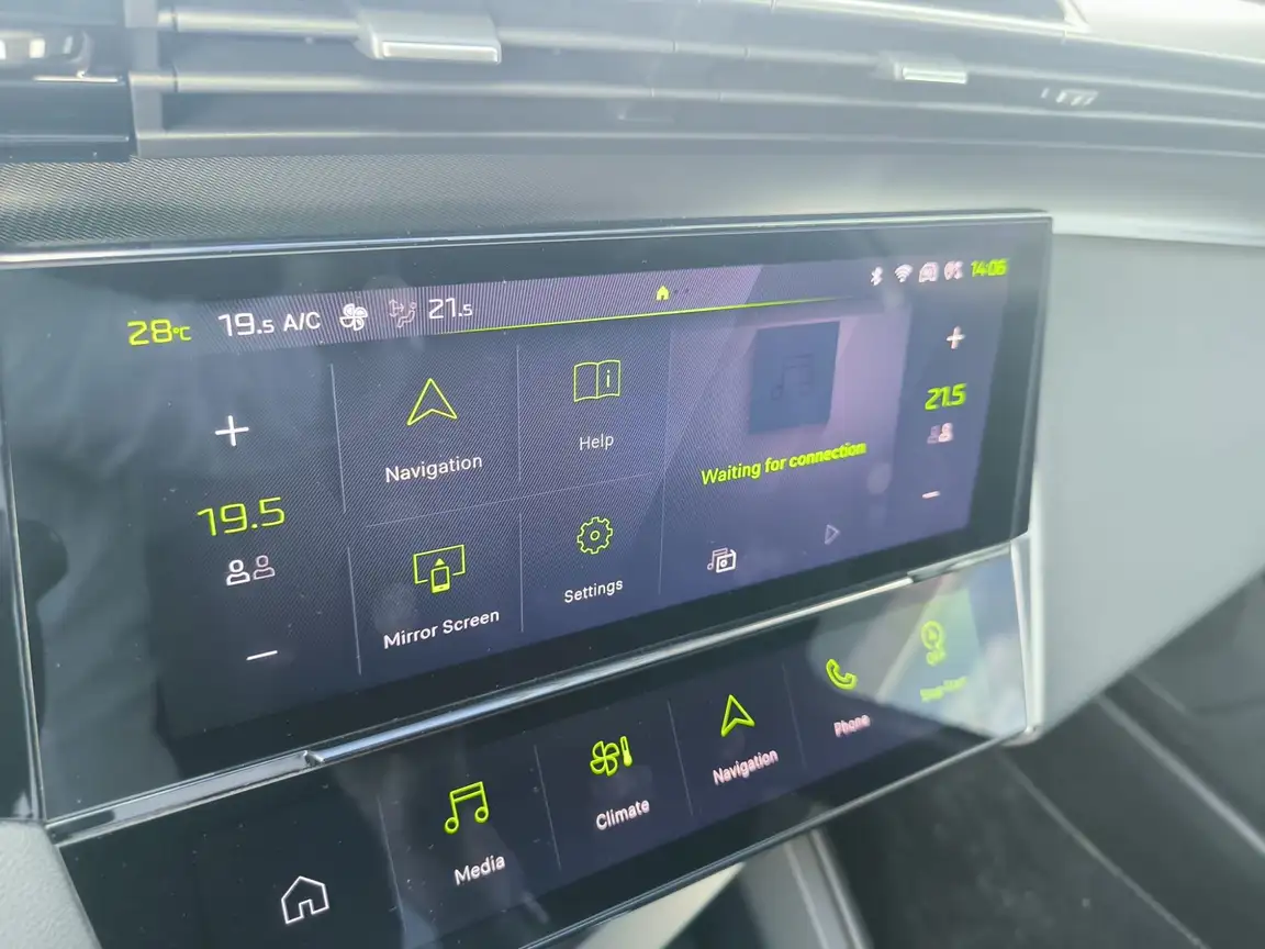 PEUGEOT 408