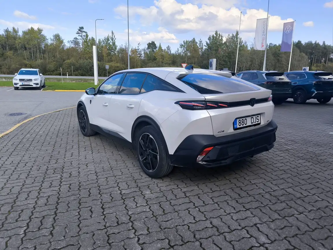 PEUGEOT 408