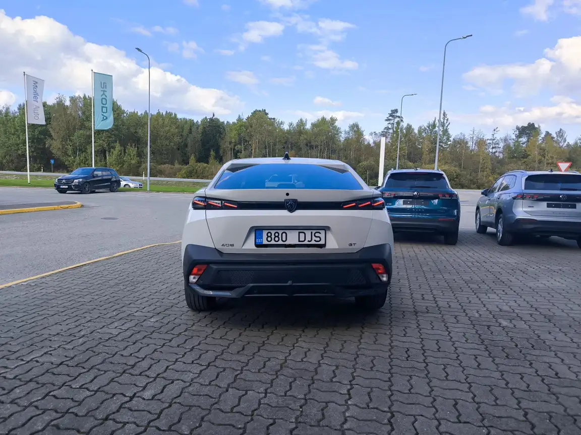 PEUGEOT 408