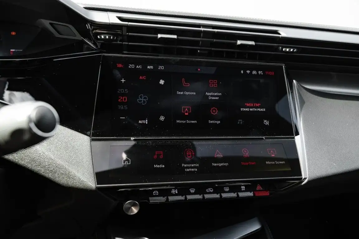 PEUGEOT 408