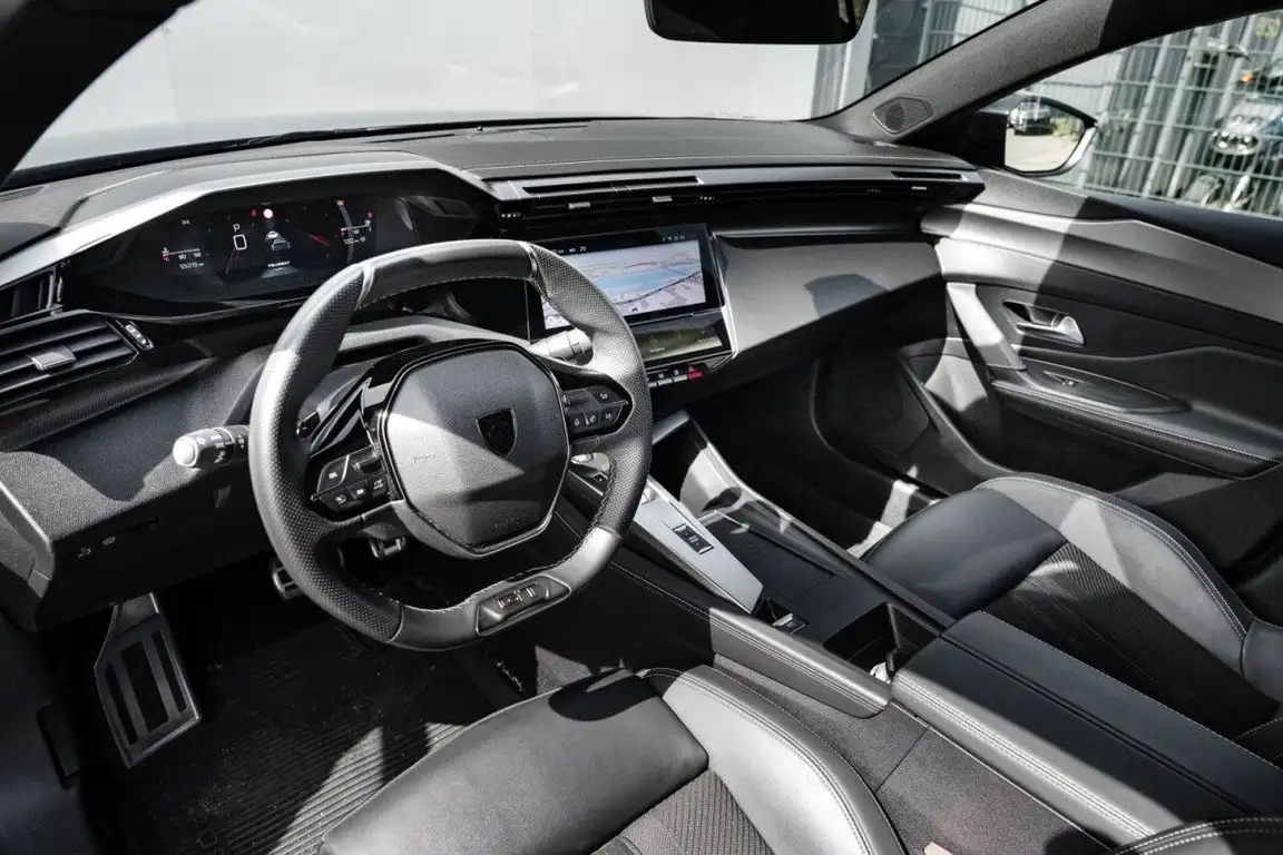 PEUGEOT 408