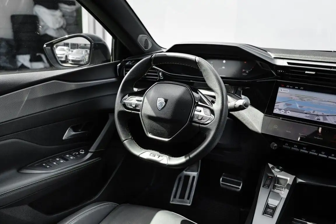 PEUGEOT 408
