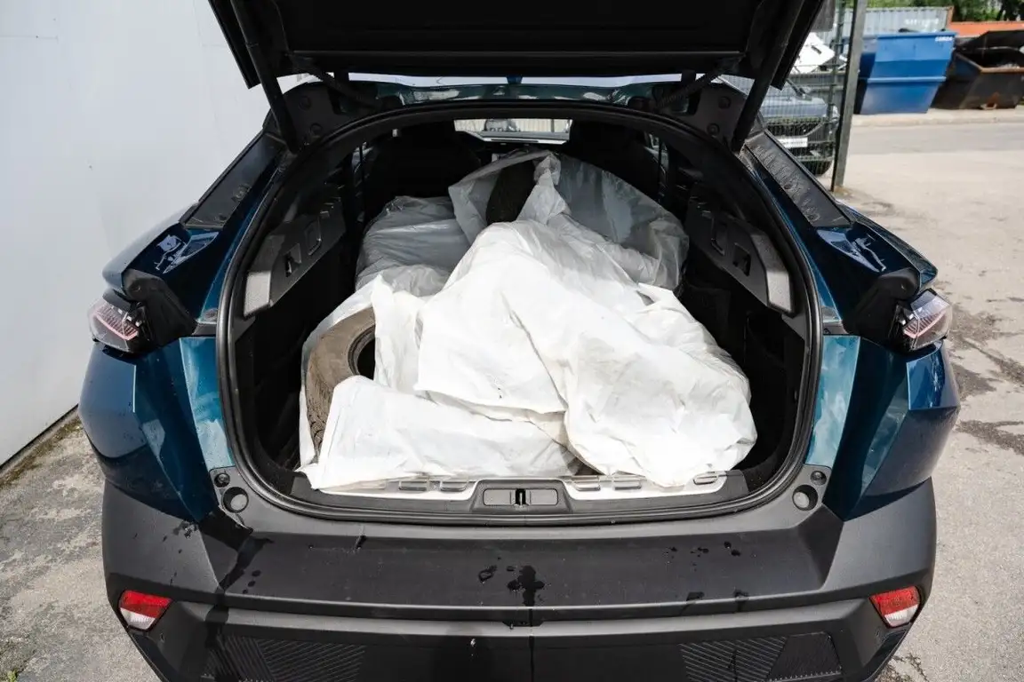 PEUGEOT 408