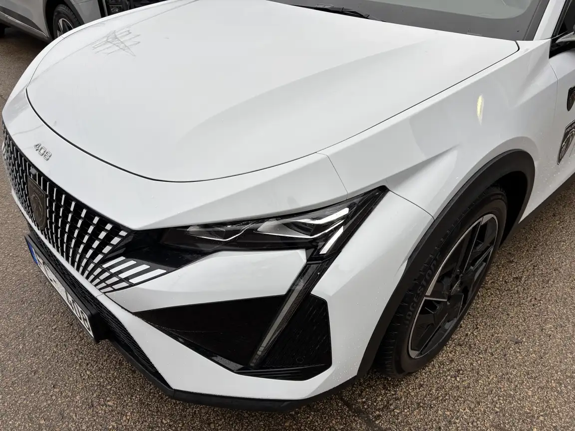 PEUGEOT 408