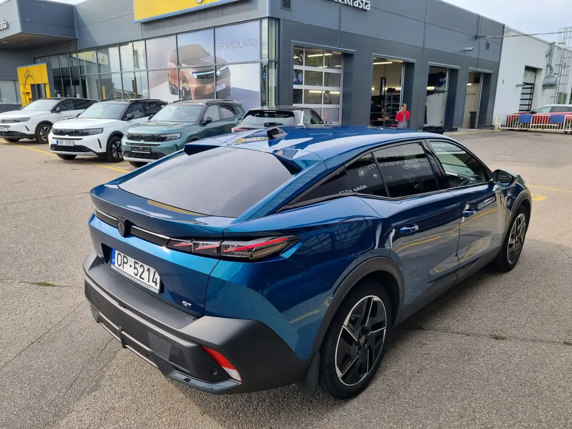 PEUGEOT 408