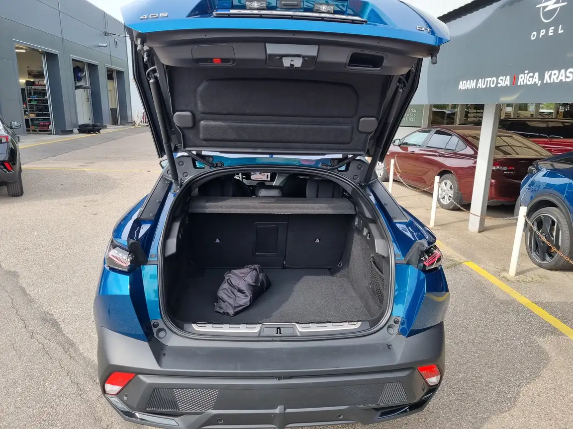 PEUGEOT 408