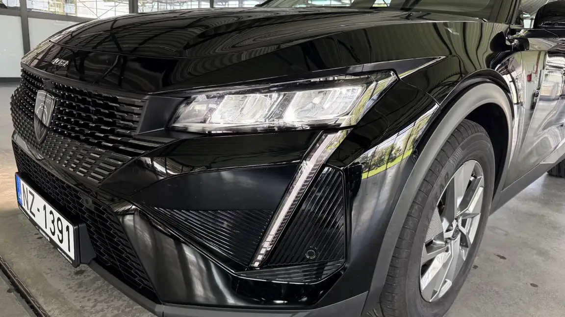PEUGEOT 408