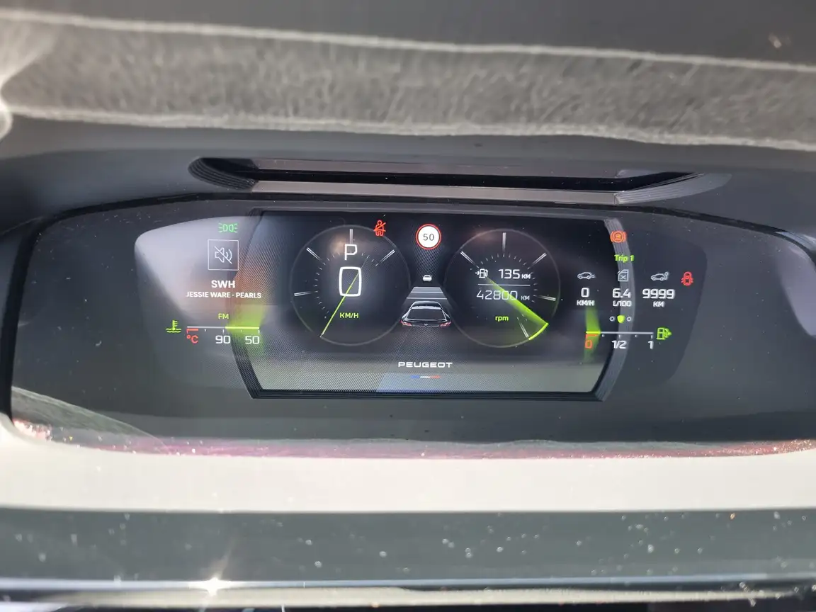 PEUGEOT 408